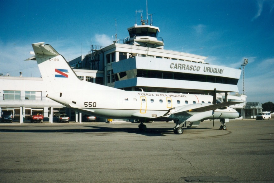 Aeropuerto_Carrasco_80_años_1_56f4f.jpg