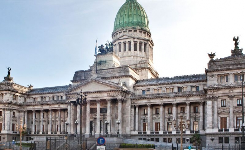 &iquest;Es constitucional el impuesto al d&oacute;lar en Argentina?