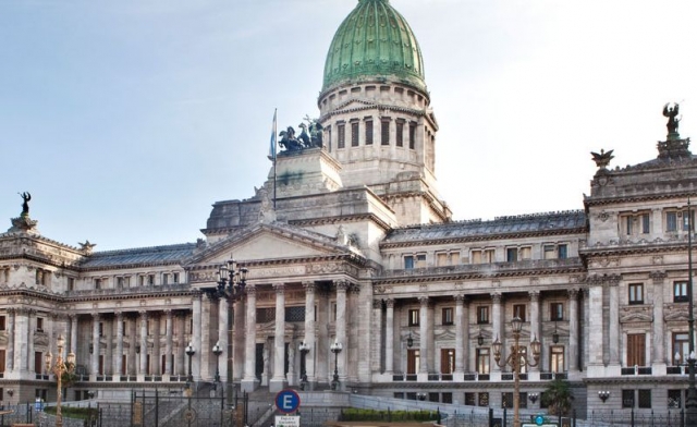 &iquest;Es constitucional el impuesto al d&oacute;lar en Argentina?