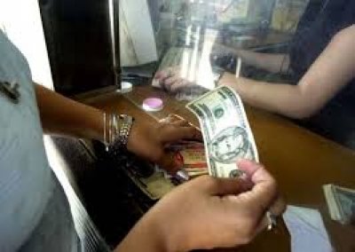 Petr&oacute;leo y remesas, para el turismo