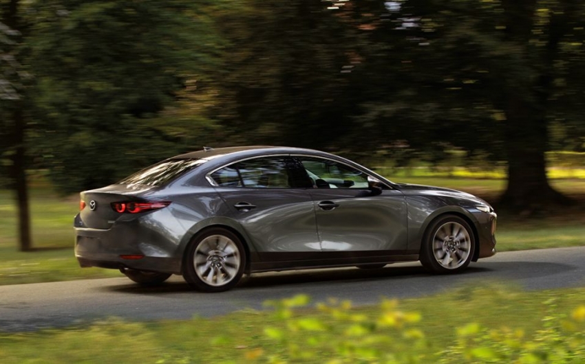 !!! Happy Weekend !!! Mazda 3 Sed&aacute;n AWD Premium
