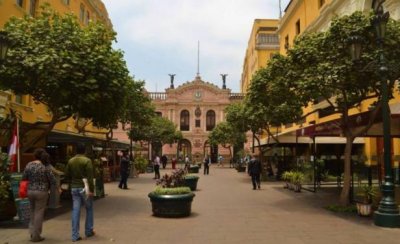  En Lima nunca llueve y suele estar nublado. El centro hist&oacute;rico es un paseo obligado.