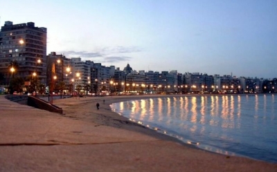 Econom&iacute;as argentina y brasile&ntilde;a versus turismo en Uruguay
