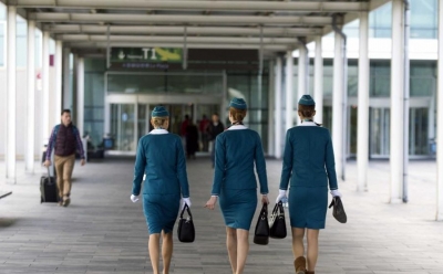 Tripulantes de cabina en el aeropuerto de El Prat.