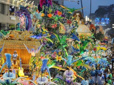 "Si yo te digo que es Carnaval, apret&aacute; el pomo..."
