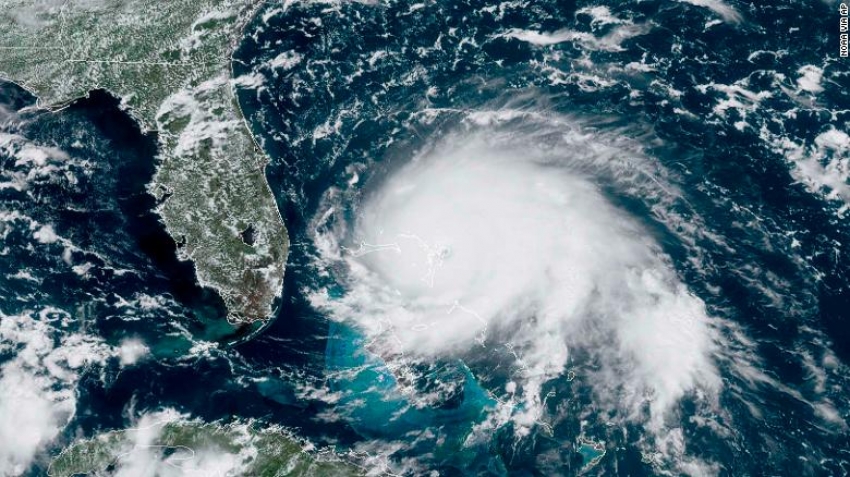Dorian se acerca &ldquo;peligrosamente&rdquo; a Florida tras dejar devastaci&oacute;n y muerte en Bahamas