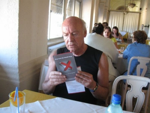 Galeano: "vivo en Uruguay, el lugar donde a&uacute;n puedo caminar y respirar"