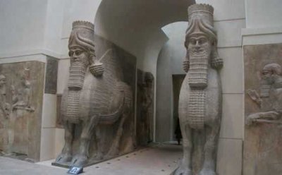 Puerta del palacio de Sarg&oacute;n II, en Dur Sharrukin.