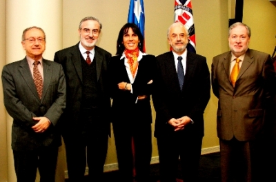Eugenio Yunis, presidente de Fedetur;Francisco Labb&eacute;, decano Facultad de Econom&iacute;a y Negocios Unab;Jacqueline Plasss, directora nacional de Turismo;Daniel Meyer, director Escuela de Ingenier&iacute;a en Turismo y Hoteler&iacute;a Unab; y Pablo Szmulewiczz, presidente Societur