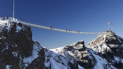 As&iacute; es el primer puente colgante del mundo entre dos picos de monta&ntilde;a.