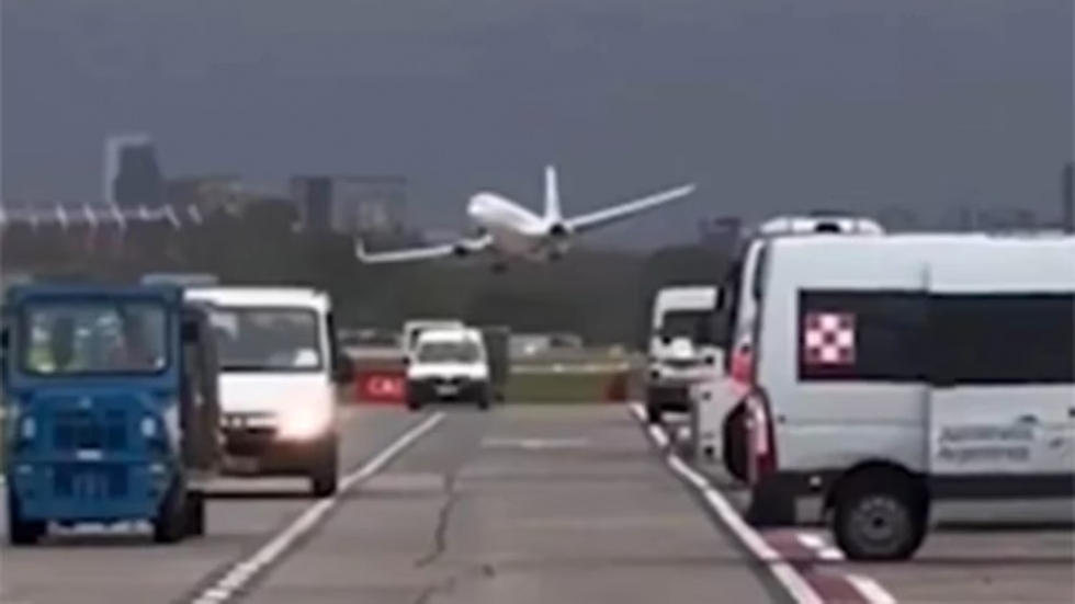 Por vientos fuertes un piloto de FlyBondi no pudo aterrizar en Aeroparque y fue a Ezeiza