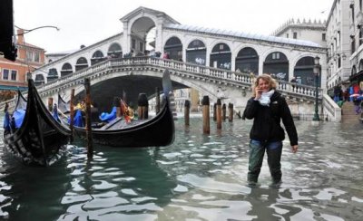 Prueban diques m&oacute;viles para evitar que Venecia se inunde