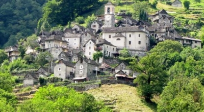 Corippo, el pueblo m&aacute;s peque&ntilde;o de Suiza, reconvertido en hotel