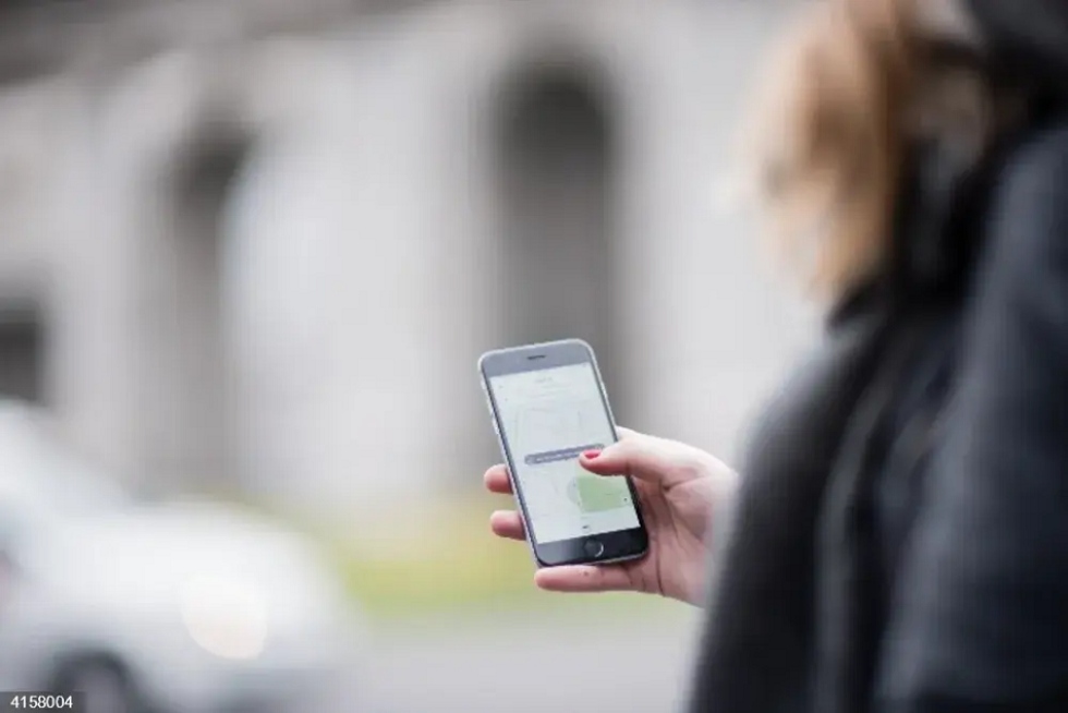 Los 27 acuerdan las nuevas normas que exigir&aacute;n a 'apps' como Uber o Airbnb recaudar el IVA