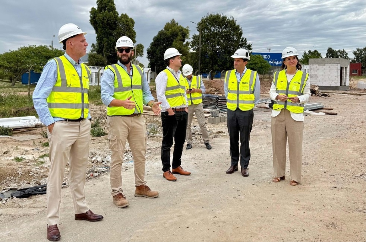 Intendente de Canelones recorri&oacute; las obras del Centro TUMO en el Aeropuerto de Carrasco