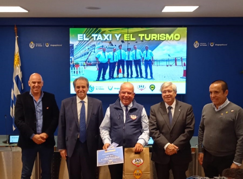 Enrique Mera, Remo Monzeglio, uno de los homenajeados, Tabar&eacute; Viera  y &Oacute;scar Dourado.