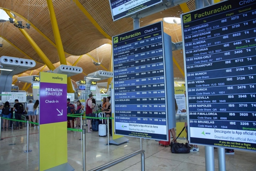 Paneles de facturaci&oacute;n en la terminal T4 del aeropuerto Adolfo Su&aacute;rez Madrid-Barajas, a 11 de julio de 2022, en Madrid (Espa&ntilde;a).