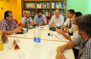 Reuni&oacute;n del Ministerio de Trabajo, la Oficina de Planeamiento y Presupuesto y el PIT CNT en la sede de &eacute;stos.