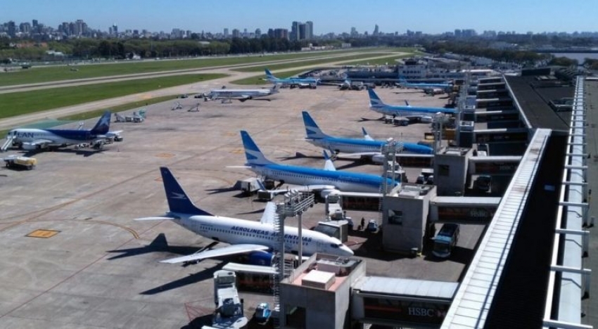 Argentina: no habr&aacute; vuelos de cabotaje en julio