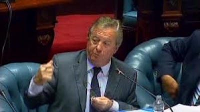 El Senador Carlos Moreira, del Partido Nacional, fuerza que cuando era gobierno decidi&oacute; la asociaci&oacute;n con Varig. La historia seguramente se encargar&aacute; de dejar en claro que Moreira fue el &uacute;nico accidente que tuvo Pluna en 75 a&ntilde;os.