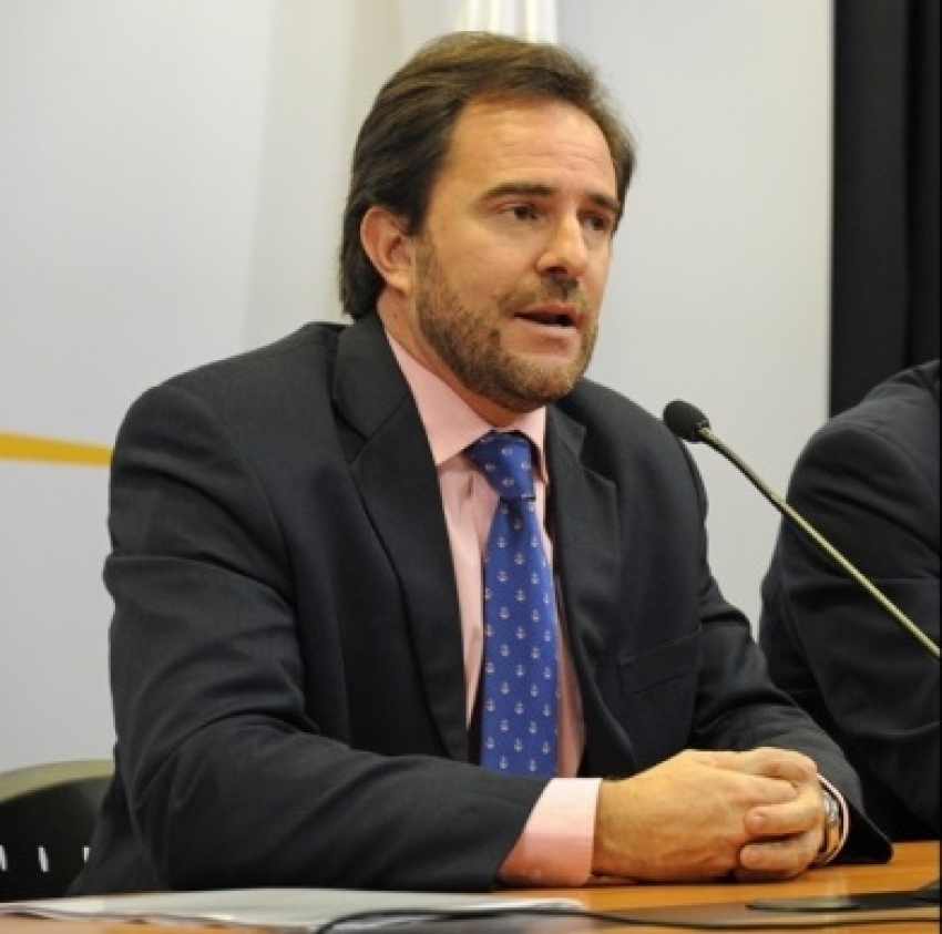 Ministro Cardoso: "Del 1 de julio al 9 de agosto llegaron v&iacute;a a&eacute;rea a Uruguay 2.880 pasajeros y hubo s&oacute;lo 4 positivos". Se habilitar&aacute; llegada de europeos