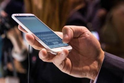 Enciende tu tel&eacute;fono antes de volar a EEUU o tendr&aacute;s que dejarlo