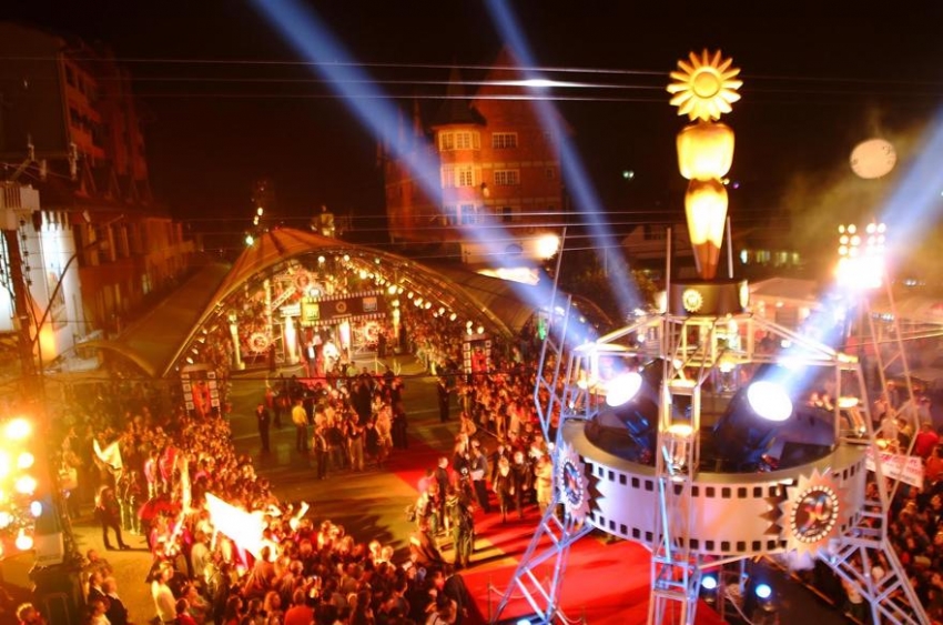 Festival de Gramado premia a la pel&iacute;cula uruguaya &ldquo;La teor&iacute;a de los vidrios rotos&rdquo;