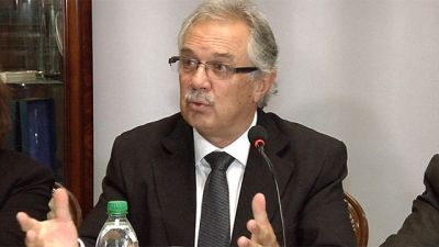 Jorge Men&eacute;ndez. El ministro de Defensa se enoj&oacute; y se fue.