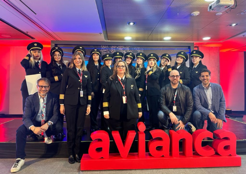 Avianca anuncia la graduaci&oacute;n del primer curso de pilotos exclusivo para mujeres y lanza programa de becas