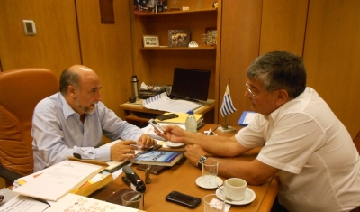El senador Pablo Mieres present&oacute; proyecto de ley por aranceles de tarjetas de cr&eacute;dito