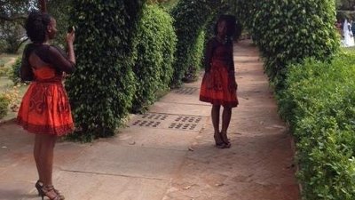 Invitadas a una boda, en el Jard&iacute;n de los Enamorados