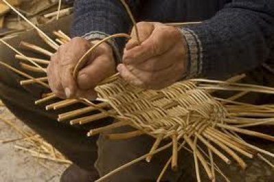 No se trata de vender neum&aacute;ticos ni galletitas. Los ladrillos sobran. Necesitamos reciclarnos y para ello, hay que pensar...