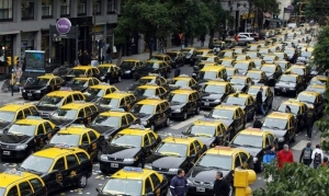 La agon&iacute;a del servicio de taxi tradicional&hellip;
