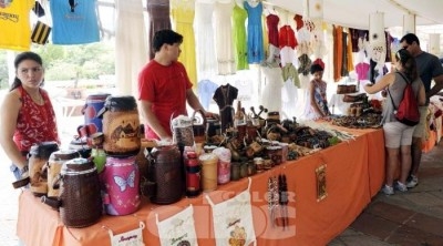 Feria de artesanos fue casi la &uacute;nica opci&oacute;n para turistas en microcentro