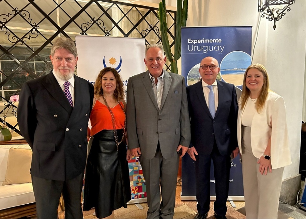 Luis Hierro L&oacute;pez, Mar&iacute;a Julia Fern&aacute;ndez, Roque Baudean, Arnaldo Nardone, Marina Cantera.