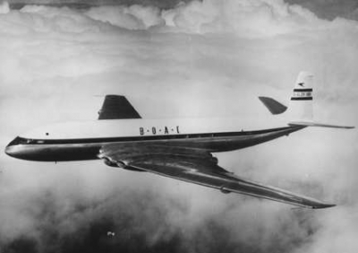 El 2 de mayo de 1952, la British Overseas Airways Corporation (BOAC) estren&oacute; los vuelos comerciales en "jet", transportando a 36 pasajeros desde Londres a Johannesburgo en el Havilland "Comet", un avi&oacute;n de cuatro motores (www.aviacionargentina.net).