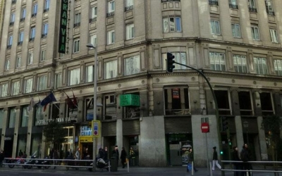El edificio que alberga el Hotel Tryp Gran V&iacute;a.