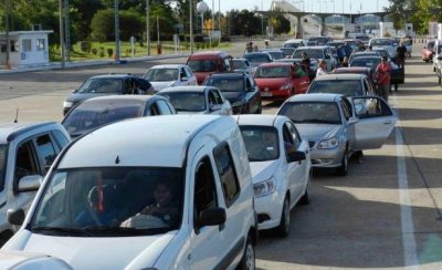 Hay demoras en el puente San Mart&iacute;n y reclaman haya m&aacute;s personal