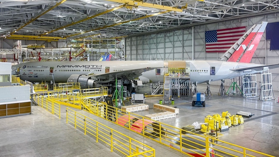 Avia Solutions Group completar&aacute; una de las primeras conversiones de Boeing 777-300ER