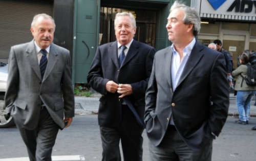 Gira por los tres poderes. Manifestaci&oacute;n, piquete y escrache