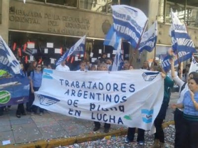 Ex-empleados de Pluna Argentina a Mujica:"su gobierno, la empresa y el gremio nos han ignorado de manera brutal"
