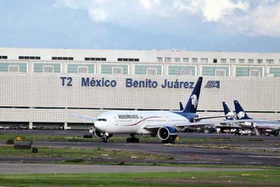 Trabajadores de aerol&iacute;neas protestan contra 'cielos abiertos'