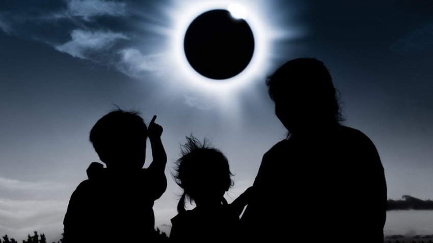 A pesar de las nubes, lluvia y fr&iacute;o, el eclipse solar se vivi&oacute; a pleno en el sur de Chile