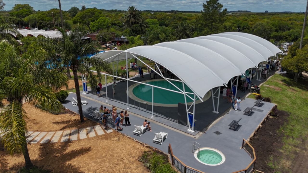Inauguraci&oacute;n de la cubierta de la piscina semicerrada en Termas del Daym&aacute;n