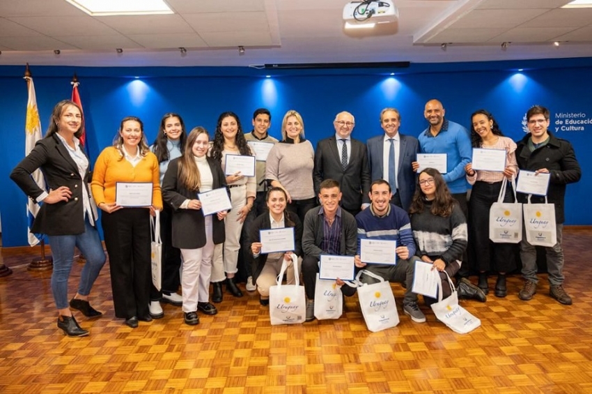 Reconocimiento a estudiantes presentes en la Conferencia de UNESCO en Punta del Este