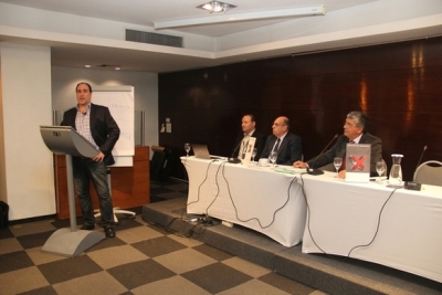 Gustavo Di Cio en plena disertaci&oacute;n el lunes 1 de agosto pasado en el NH Columbia Montevideo