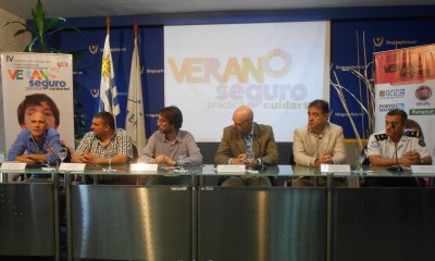 Alejandro P&eacute;rez, Coordinador Ejecutivo de la Campa&ntilde;a "Verano Seguro"; Franco Benvenuto, Gerente de Programaci&oacute;n de Radio Cero; Pablo Brugnoni, Director T&egrave;cnico Sinae; Antonio Car&aacute;mbula, Subsecretario de Turismo; Pablo Inthamoussu, Secretario General Ejecutivo de Unasev; Leandro Palomeque, Jefe de RRPP del Cuerpo Nacional de Bomberos.