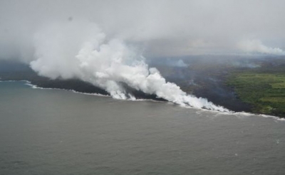 Los flujos de lava llegaron al oc&eacute;ano y crearon nubes conocidas como "laze" por la combinaci&oacute;n de las palabras lava y haze (neblina).