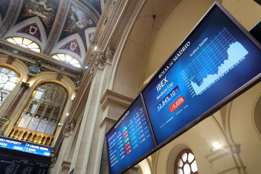 Las empresas del Ibex 35 registraron un beneficio r&eacute;cord en 2021, con las tur&iacute;sticas en la parte baja del ciclo