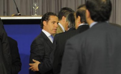 Calvo S&aacute;nchez. El representante en el remate enfrenta acusaciones del due&ntilde;o de Cosmo. 